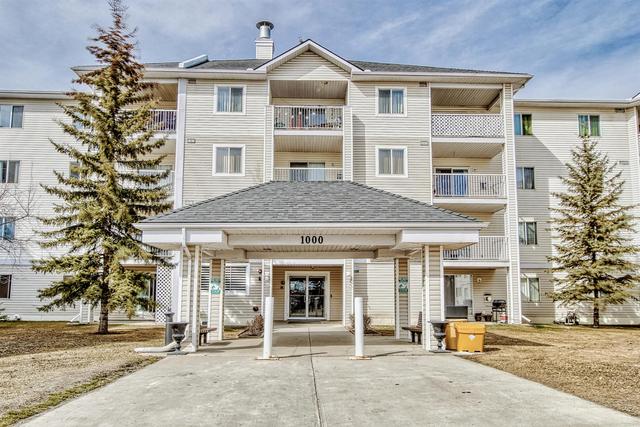 1408 - 6224 17 Avenue Se, Condo with 2 bedrooms, 2 bathrooms and 2 parking in Calgary AB | Image 2