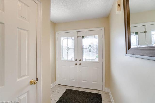 1195 Mowat Lane, House semidetached with 3 bedrooms, 2 bathrooms and 2 parking in Milton ON | Image 5