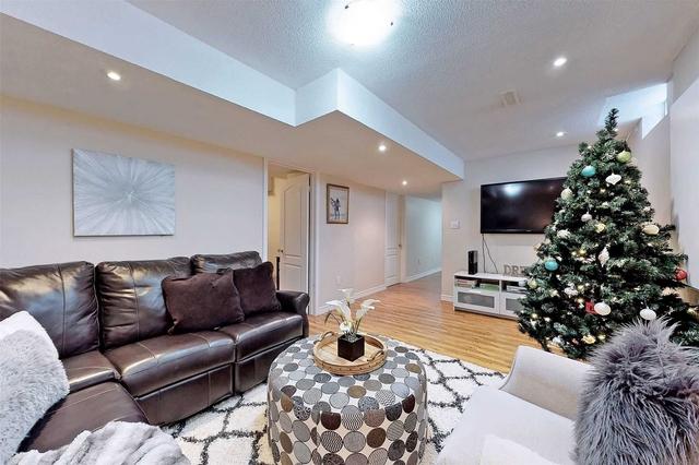 11 Florence Dr, House detached with 3 bedrooms, 4 bathrooms and 3 parking in Brampton ON | Image 24