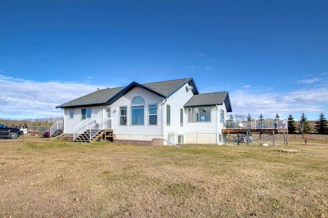 38405 Range Road 251, House detached with 5 bedrooms, 3 bathrooms and 8 parking in Lacombe County AB | Image 3