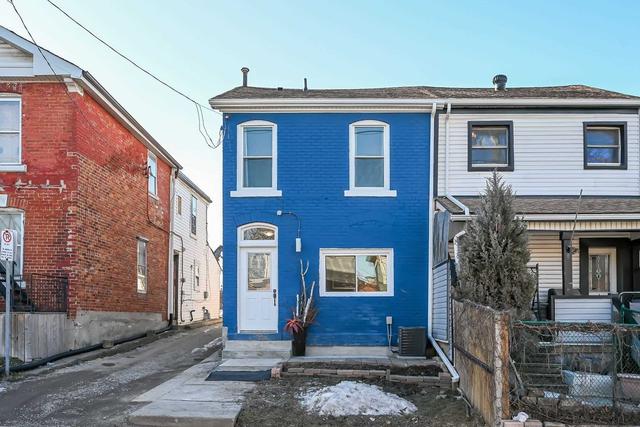131 Cathcart St, House semidetached with 3 bedrooms, 2 bathrooms and 0 parking in Hamilton ON | Image 1