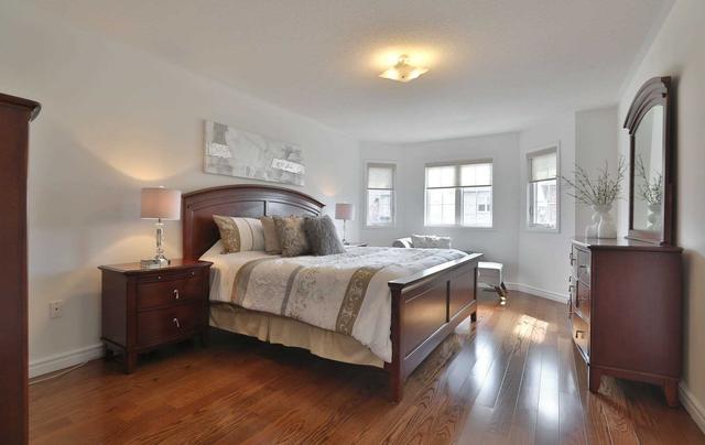 84 Orion Ave, House semidetached with 3 bedrooms, 4 bathrooms and 4 parking in Vaughan ON | Image 7