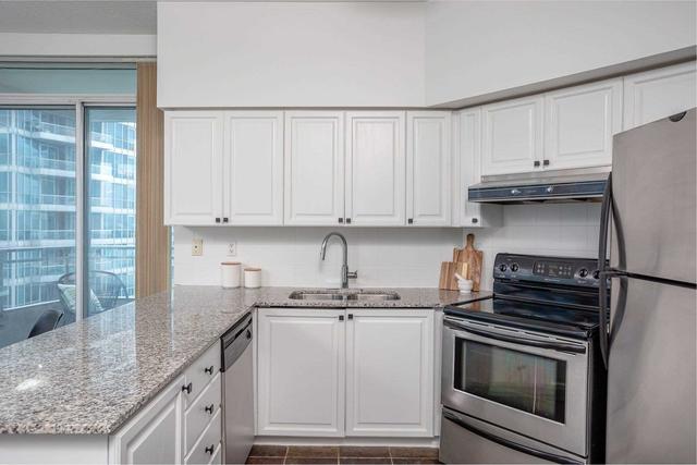 2502 - 228 Queens Quay W, Condo with 2 bedrooms, 2 bathrooms and 0 parking in Toronto ON | Image 4