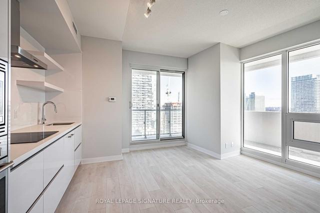 2202 - 2221 Yonge St, Condo with 2 bedrooms, 2 bathrooms and 1 parking in Toronto ON | Image 1