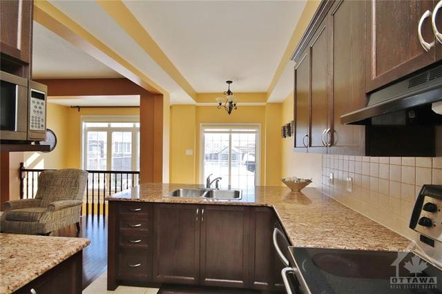 871 Kennacraig Private, Townhouse with 3 bedrooms, 3 bathrooms and 3 parking in Ottawa ON | Image 10