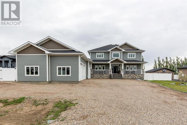 1009 East 11 Avenue, House detached with 5 bedrooms, 3 bathrooms and 4 parking in Cypress County AB | Image 2
