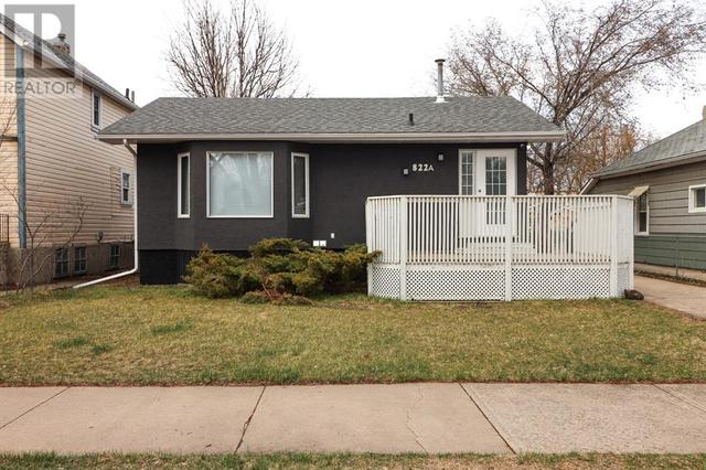 822a 4 Street Se, House detached with 3 bedrooms, 2 bathrooms and 6 parking in Medicine Hat AB | Card Image