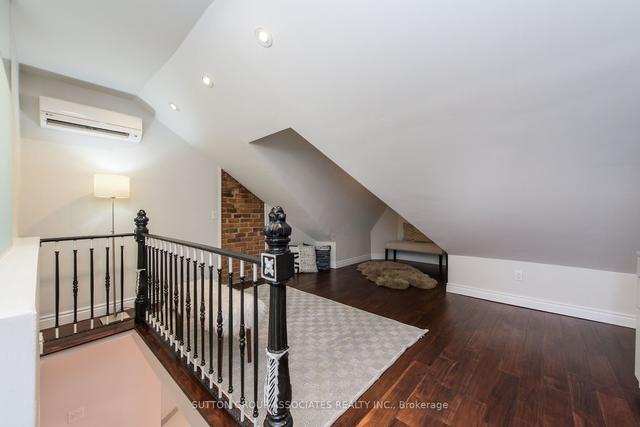 31 Clinton St, House attached with 3 bedrooms, 4 bathrooms and 1.5 parking in Toronto ON | Image 13