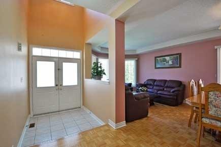 38 Mainard Cres, House detached with 4 bedrooms, 3 bathrooms and 4 parking in Brampton ON | Image 3