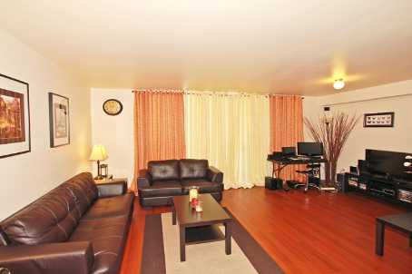 901 - 5 Massey Sq, Condo with 1 bedrooms, 1 bathrooms and null parking in Toronto ON | Image 2