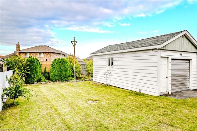 1025 Central Avenue, House detached with 2 bedrooms, 1 bathrooms and 4 parking in Hamilton ON | Image 17