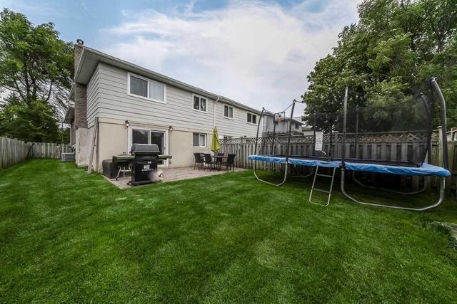 116 Kozlov St, House semidetached with 3 bedrooms, 2 bathrooms and 2 parking in Barrie ON | Image 2