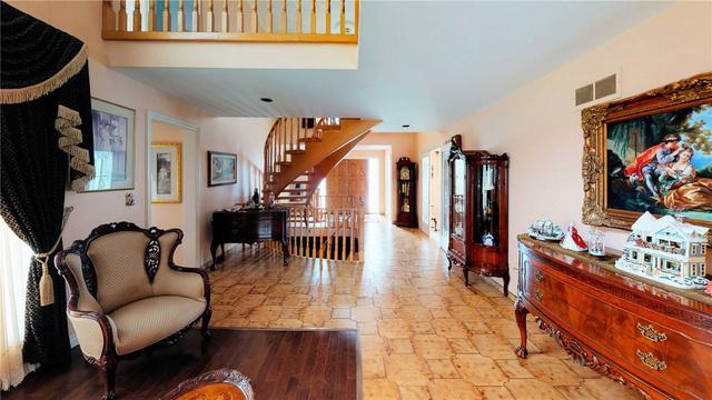 6 Grafton Cres, House detached with 5 bedrooms, 3 bathrooms and 13 parking in Brampton ON | Image 3