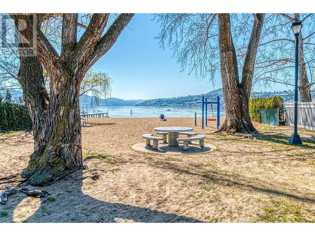 1967 Abbott Street, House detached with 2 bedrooms, 1 bathrooms and 1 parking in Kelowna BC | Image 29