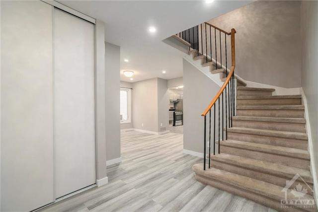 563 Latour Crescent, Townhouse with 3 bedrooms, 3 bathrooms and 3 parking in Ottawa ON | Image 3