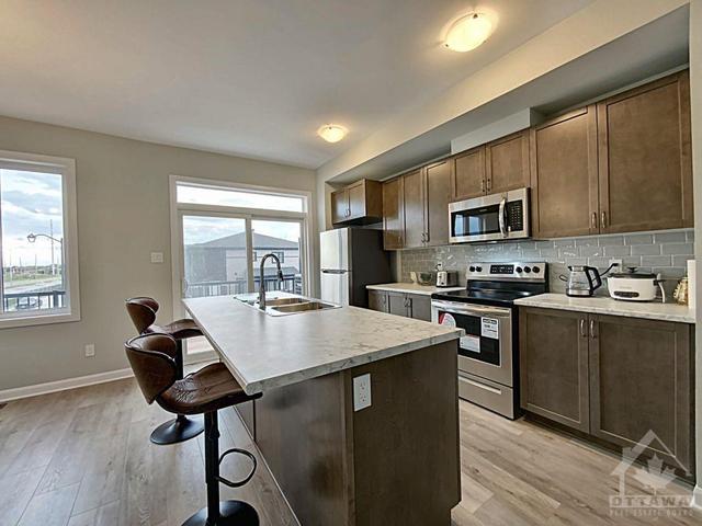 29 Lakepointe Drive, Townhouse with 3 bedrooms, 3 bathrooms and 5 parking in Ottawa ON | Image 10