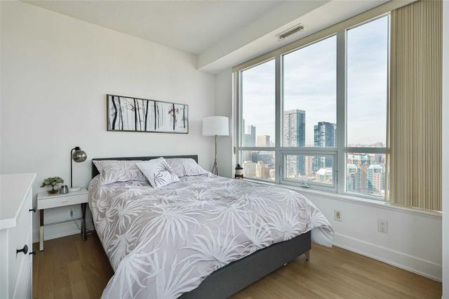 3304 - 120 Homewood Ave, Condo with 2 bedrooms, 2 bathrooms and 0 parking in Toronto ON | Image 4
