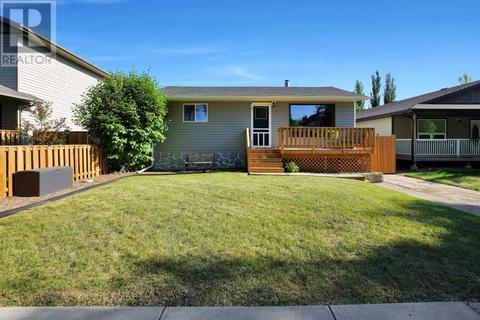 5711 50a Avenue, House detached with 3 bedrooms, 1 bathrooms and 5 parking in Stettler AB | Card Image