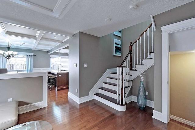 31 Ravineview Dr, House semidetached with 3 bedrooms, 3 bathrooms and 3 parking in Vaughan ON | Image 6