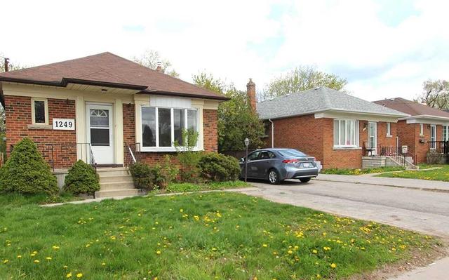1249 Warden Ave, House detached with 3 bedrooms, 2 bathrooms and 3 parking in Toronto ON | Card Image