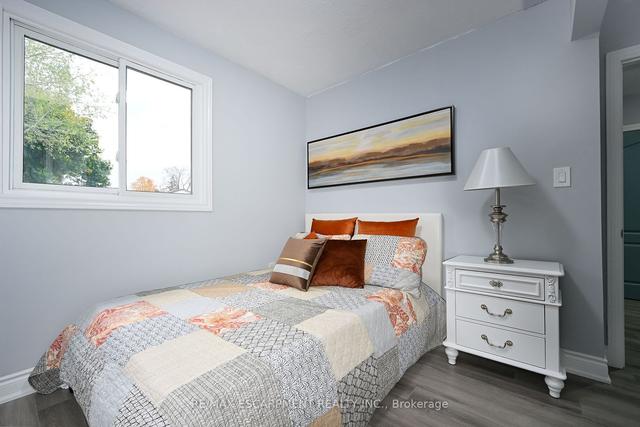 130 East 25th St, House detached with 3 bedrooms, 2 bathrooms and 3 parking in Hamilton ON | Image 11