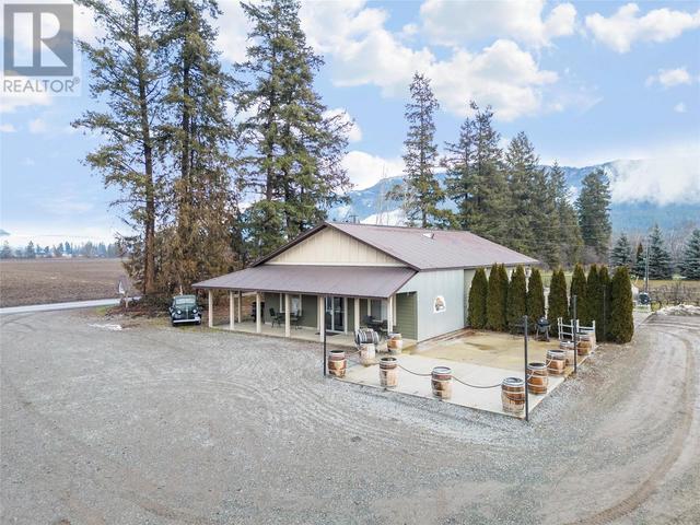 70 Waterside Road, Home with 5 bedrooms, 3 bathrooms and 20 parking in North Okanagan F BC | Image 15