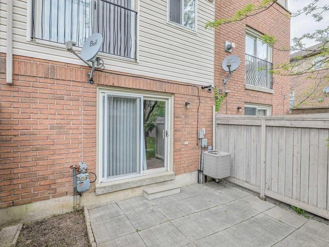 25 - 840 Scollard Crt, Townhouse with 3 bedrooms, 2 bathrooms and 2 parking in Mississauga ON | Image 19