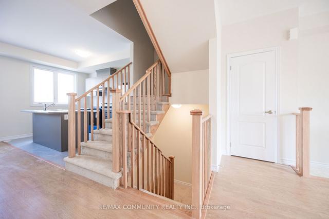 135 Senay Circ, House attached with 4 bedrooms, 3 bathrooms and 2 parking in Clarington ON | Image 3