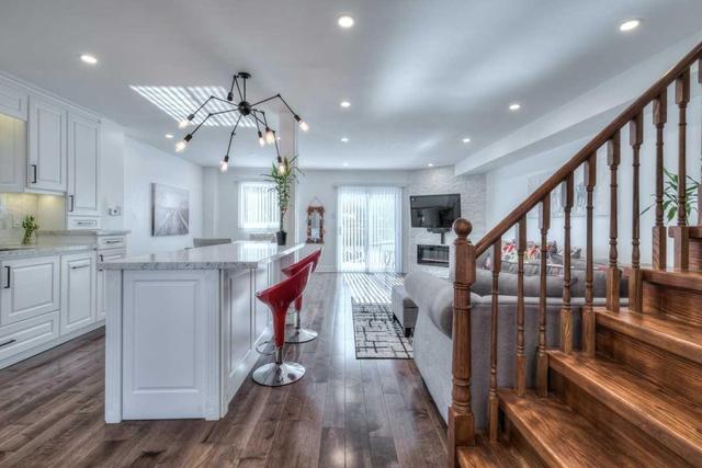 Upper - 29 Constellation Cres, House detached with 3 bedrooms, 3 bathrooms and 2 parking in Richmond Hill ON | Image 4