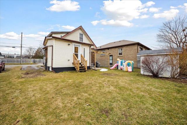 262 Conant St, House detached with 3 bedrooms, 2 bathrooms and 2 parking in Oshawa ON | Image 25