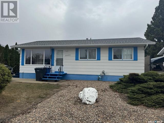 10925 Scott Drive, House detached with 4 bedrooms, 2 bathrooms and null parking in North Battleford CY SK | Image 1