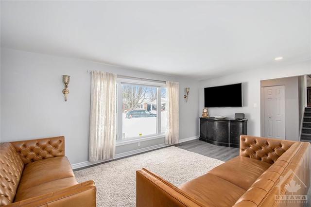 2157 Monson Crescent, House detached with 4 bedrooms, 3 bathrooms and 4 parking in Ottawa ON | Image 3