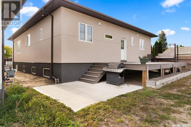 211 7th Street, House detached with 7 bedrooms, 4 bathrooms and null parking in Pilot Butte SK | Image 47
