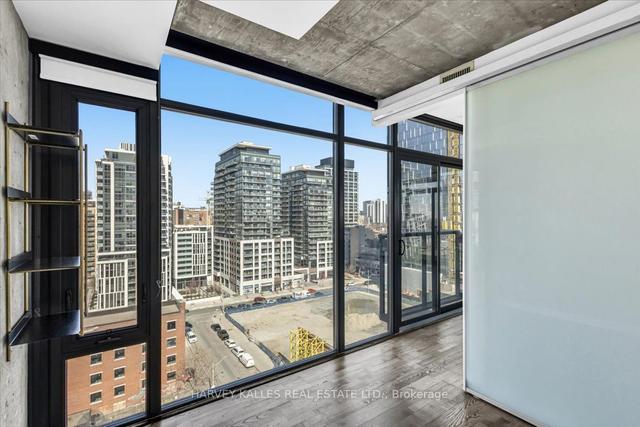 1105 - 138 Princess St, Condo with 2 bedrooms, 2 bathrooms and 1 parking in Toronto ON | Image 9