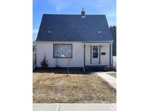 9031 92 St Nw, House detached with 2 bedrooms, 1 bathrooms and 2 parking in Edmonton AB | Card Image
