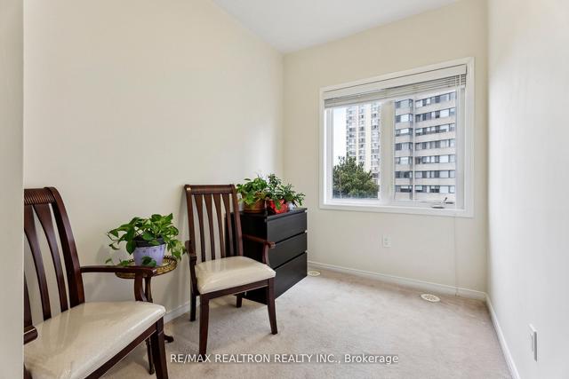 239 - 15 Coneflower Cres, Townhouse with 2 bedrooms, 2 bathrooms and 1 parking in Toronto ON | Image 15