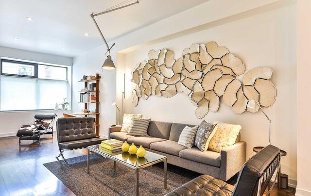 2 - 257 Euclid Ave, Townhouse with 2 bedrooms, 2 bathrooms and 1 parking in Toronto ON | Image 5