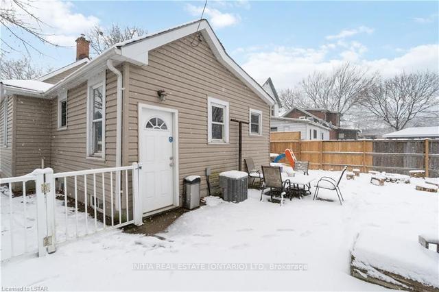 118 Cobden St, House detached with 2 bedrooms, 2 bathrooms and 3 parking in Sarnia ON | Image 20
