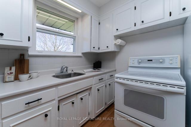 377 East Ave, House detached with 3 bedrooms, 2 bathrooms and 4 parking in Toronto ON | Image 8