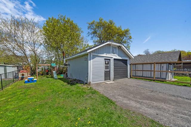 33 Pelham St, House detached with 4 bedrooms, 2 bathrooms and 6 parking in Quinte West ON | Image 26