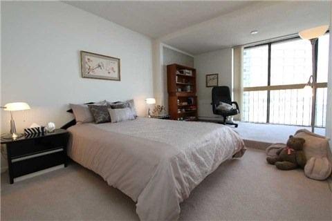 2433 - 33 Harbour Sq W, Condo with 2 bedrooms, 3 bathrooms and 1 parking in Toronto ON | Image 9