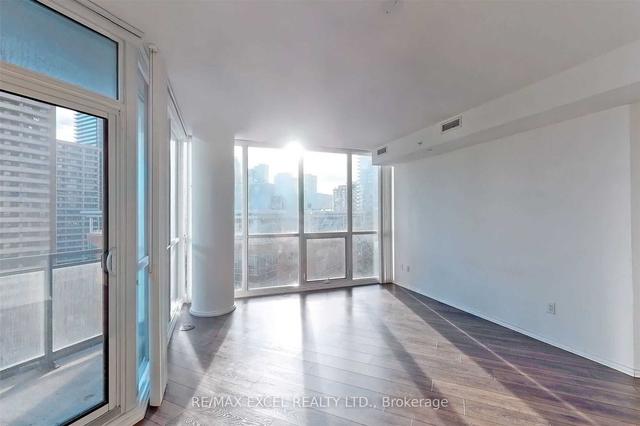 1001 - 45 Charles St E, Condo with 2 bedrooms, 1 bathrooms and 1 parking in Toronto ON | Image 8