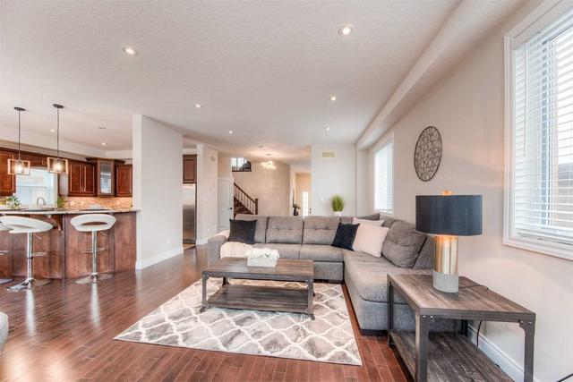 313 Zeller Dr, House detached with 4 bedrooms, 3 bathrooms and 4 parking in Kitchener ON | Image 2