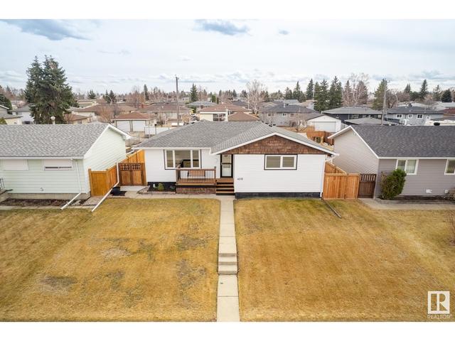 6215 94b Av Nw, House detached with 4 bedrooms, 2 bathrooms and null parking in Edmonton AB | Image 47