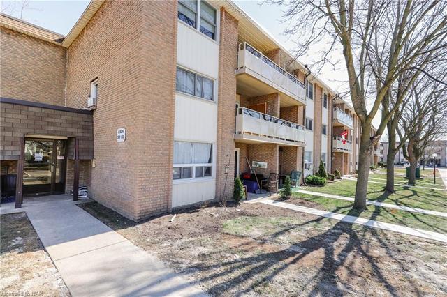 204 - 41 Rykert Street, House attached with 2 bedrooms, 1 bathrooms and 1 parking in St. Catharines ON | Image 2