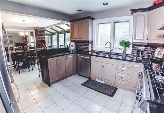 12 University Circ, House detached with 4 bedrooms, 4 bathrooms and 4 parking in St. Catharines ON | Image 5