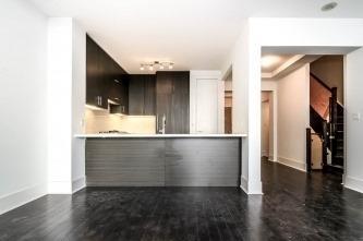 th104 - 29 Queens Quay E, Townhouse with 2 bedrooms, 4 bathrooms and 2 parking in Toronto ON | Image 5