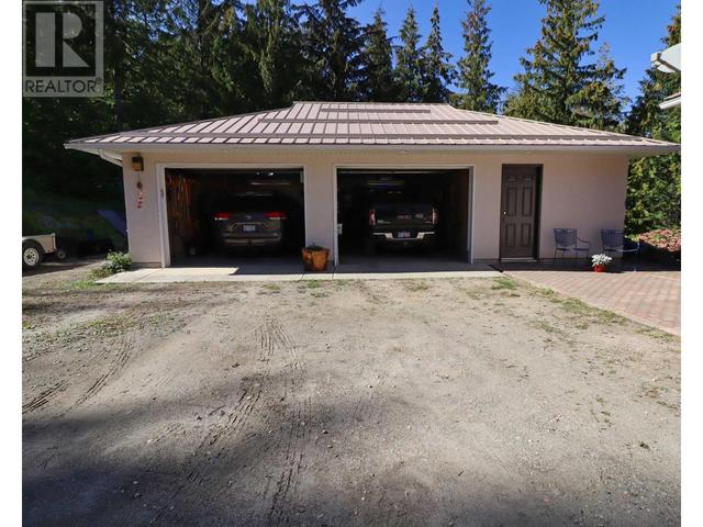 4830 Goodwin Road, House detached with 3 bedrooms, 2 bathrooms and 20 parking in Columbia Shuswap C BC | Image 60