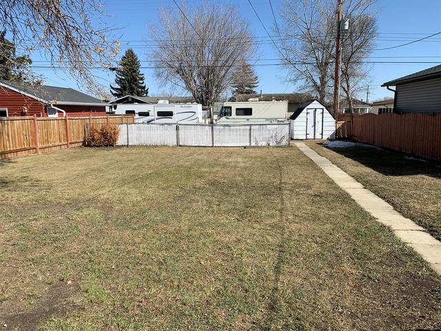 818 9th Avenue, House detached with 2 bedrooms, 1 bathrooms and 4 parking in Wainwright AB | Image 43