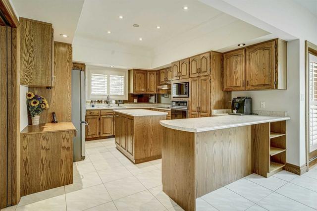 647 Rymal Rd W, House detached with 4 bedrooms, 4 bathrooms and 9 parking in Hamilton ON | Image 5